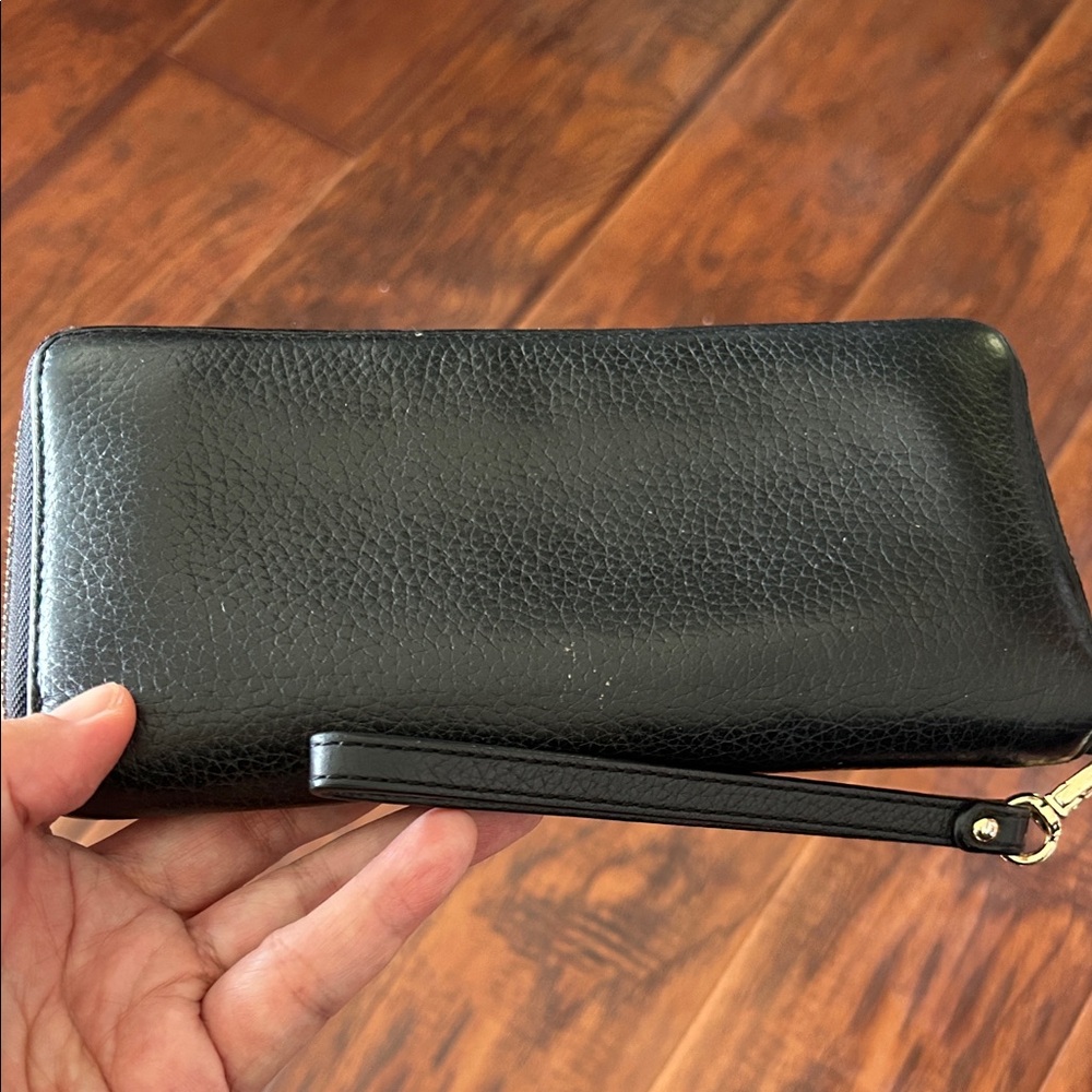 Michael Kors huge Leather Wristlet wallet - Picture 4 of 9